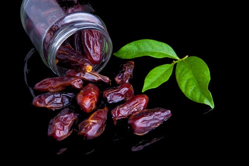 Dates: Benefits and Harms To The Body